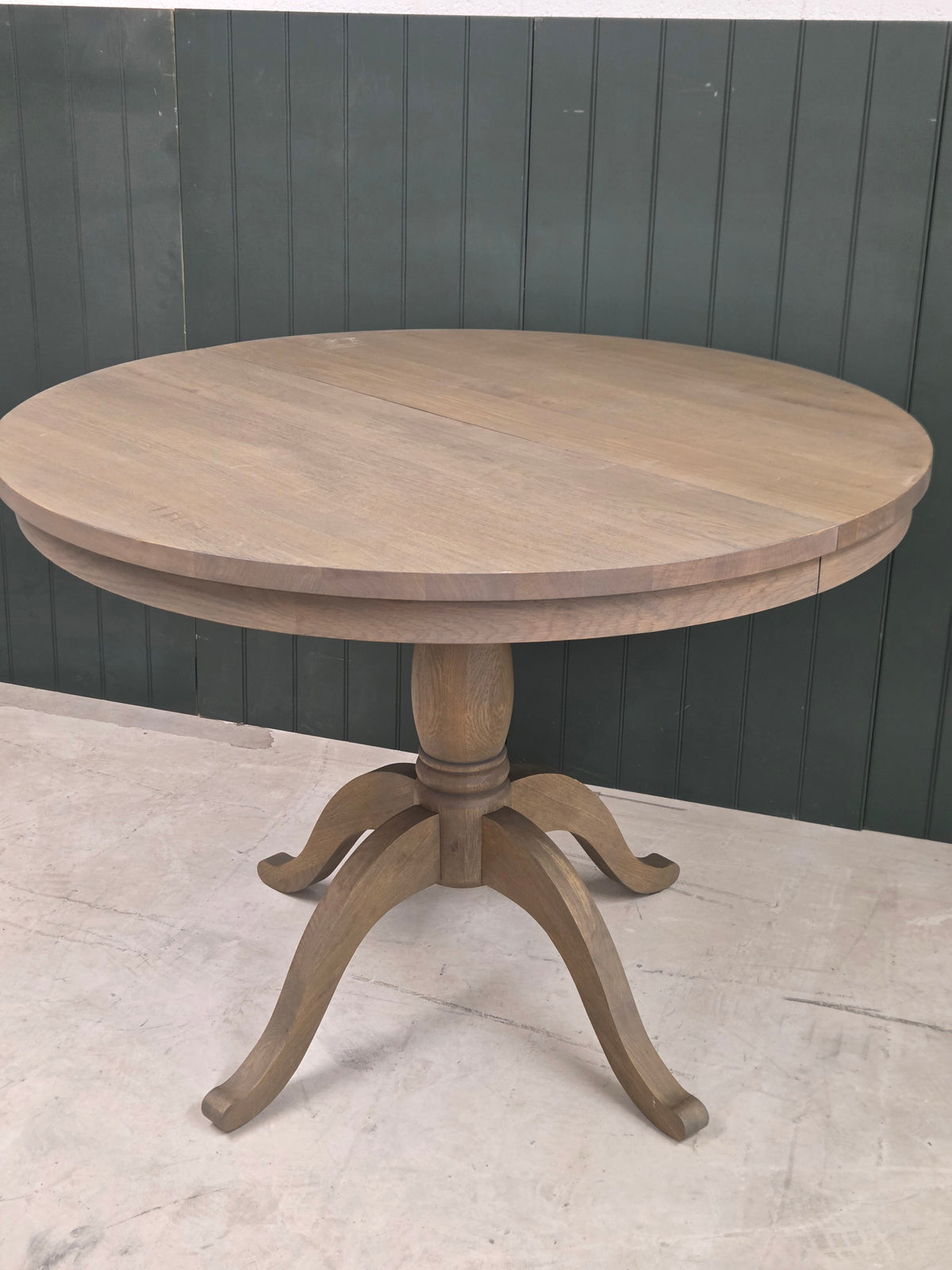 Elkstone Smoked Oak 4- 6 Seater Round Extending Dining Table