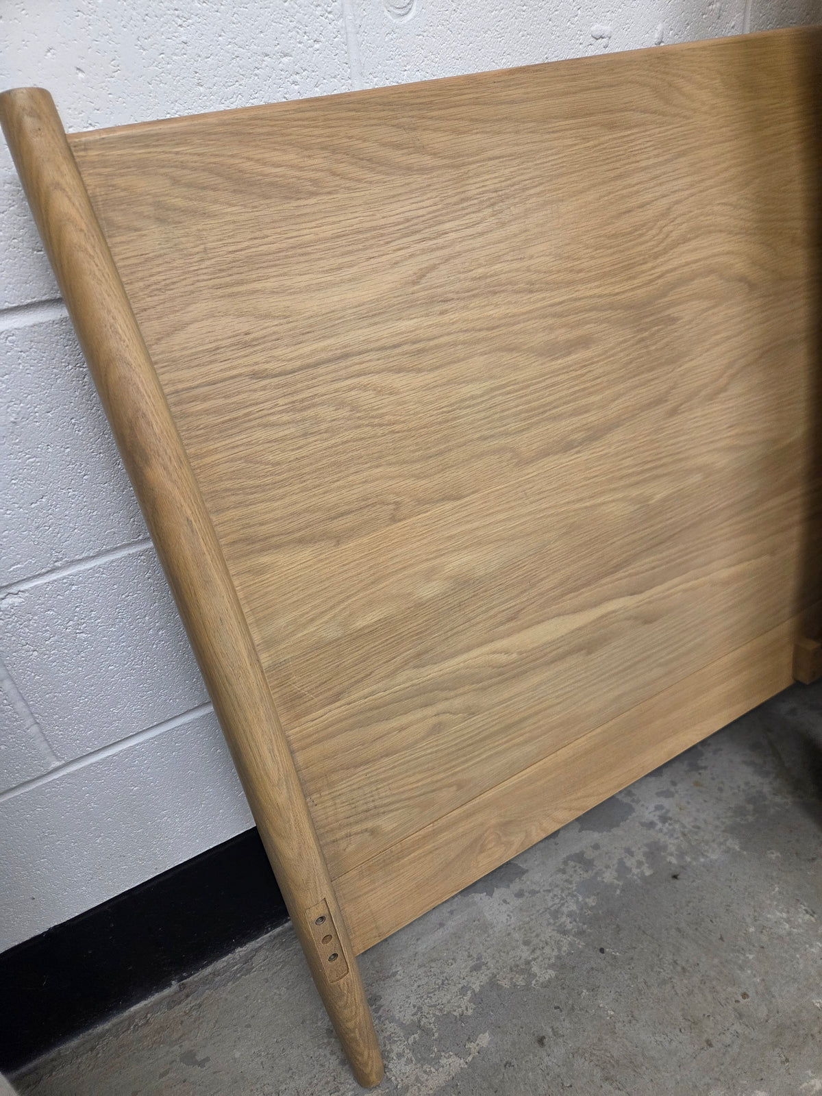 Winson Light Oak King Size Bed (Imperfect)