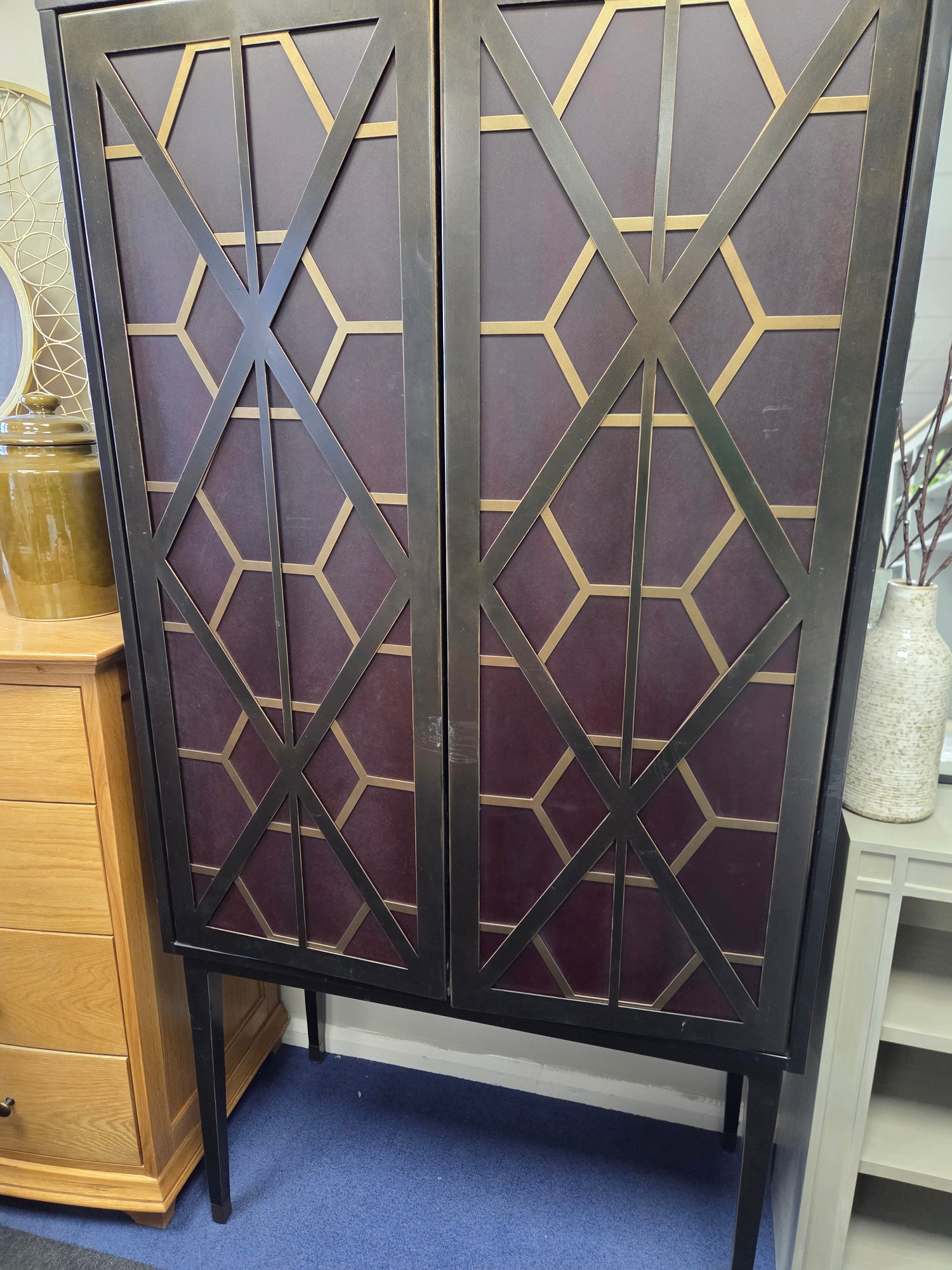 Reeno Fretwork 2 Door Bar Cabinet