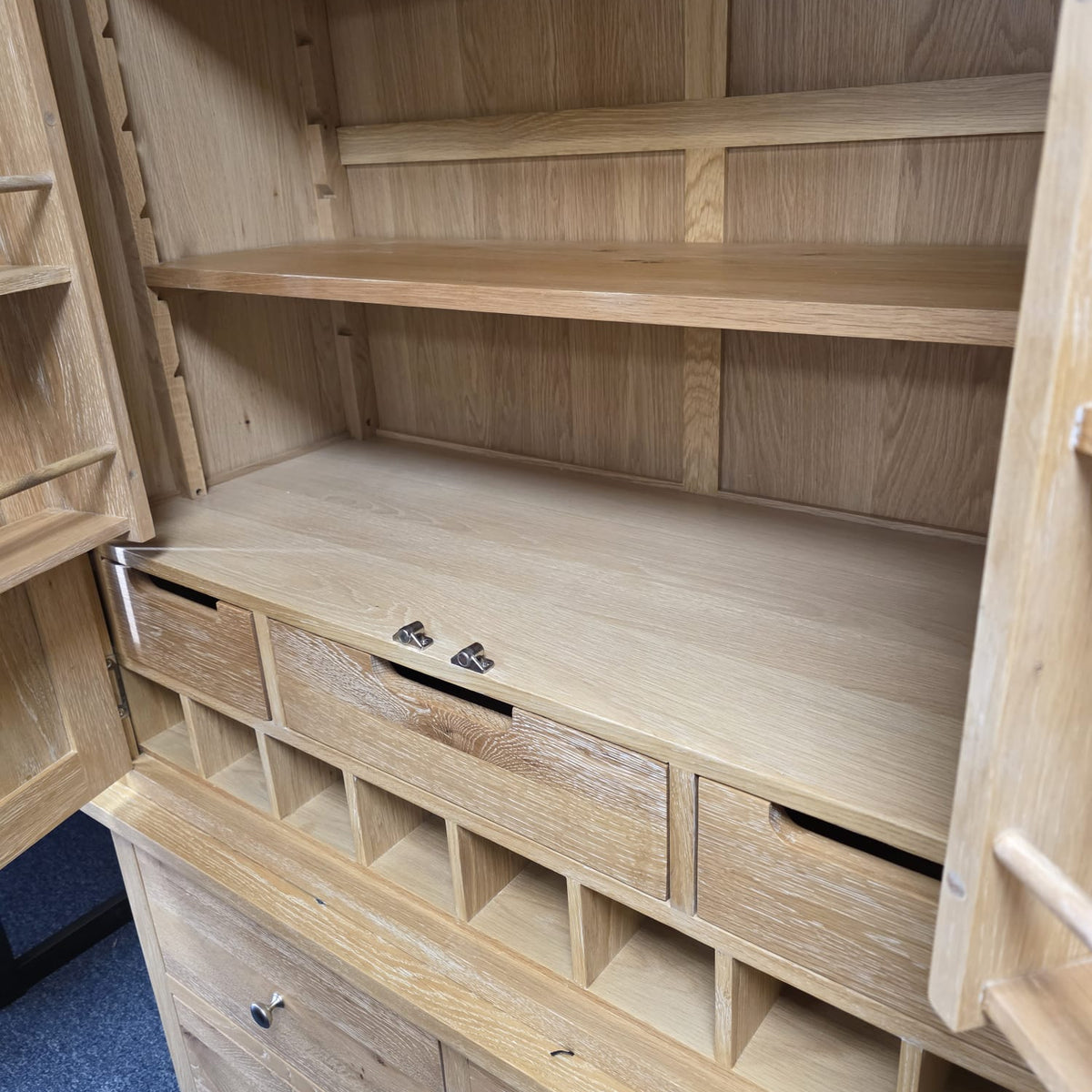 Inglesham Whitewash Oak Double Larder
