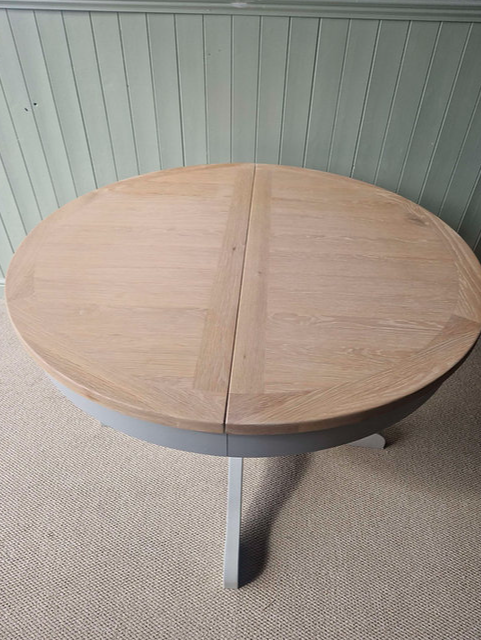 Chester Dove Grey 4-6 Seater Round Extending Dining Table