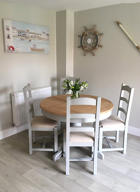 Chester Dove Grey 4-6 Seater Round Extending Dining Table