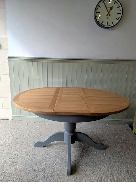 Sussex Storm Grey 4-6 Seater Round Extending Dining Table