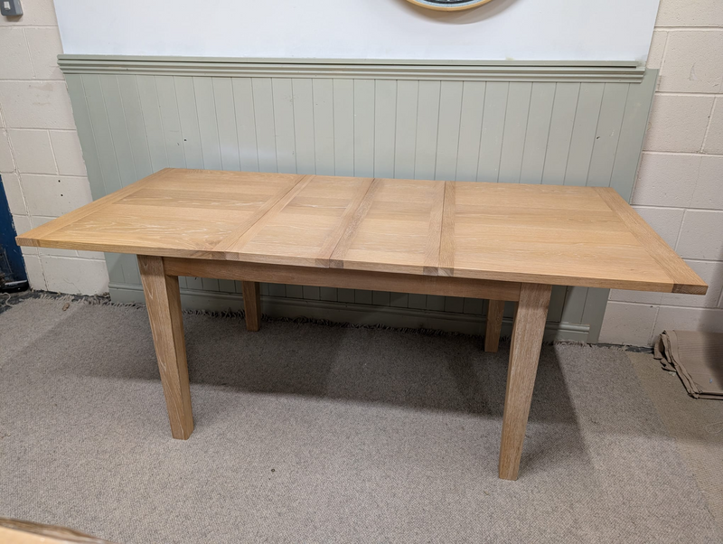 Inglesham Whitewash Oak 4-6 Seater Extending Dining Table