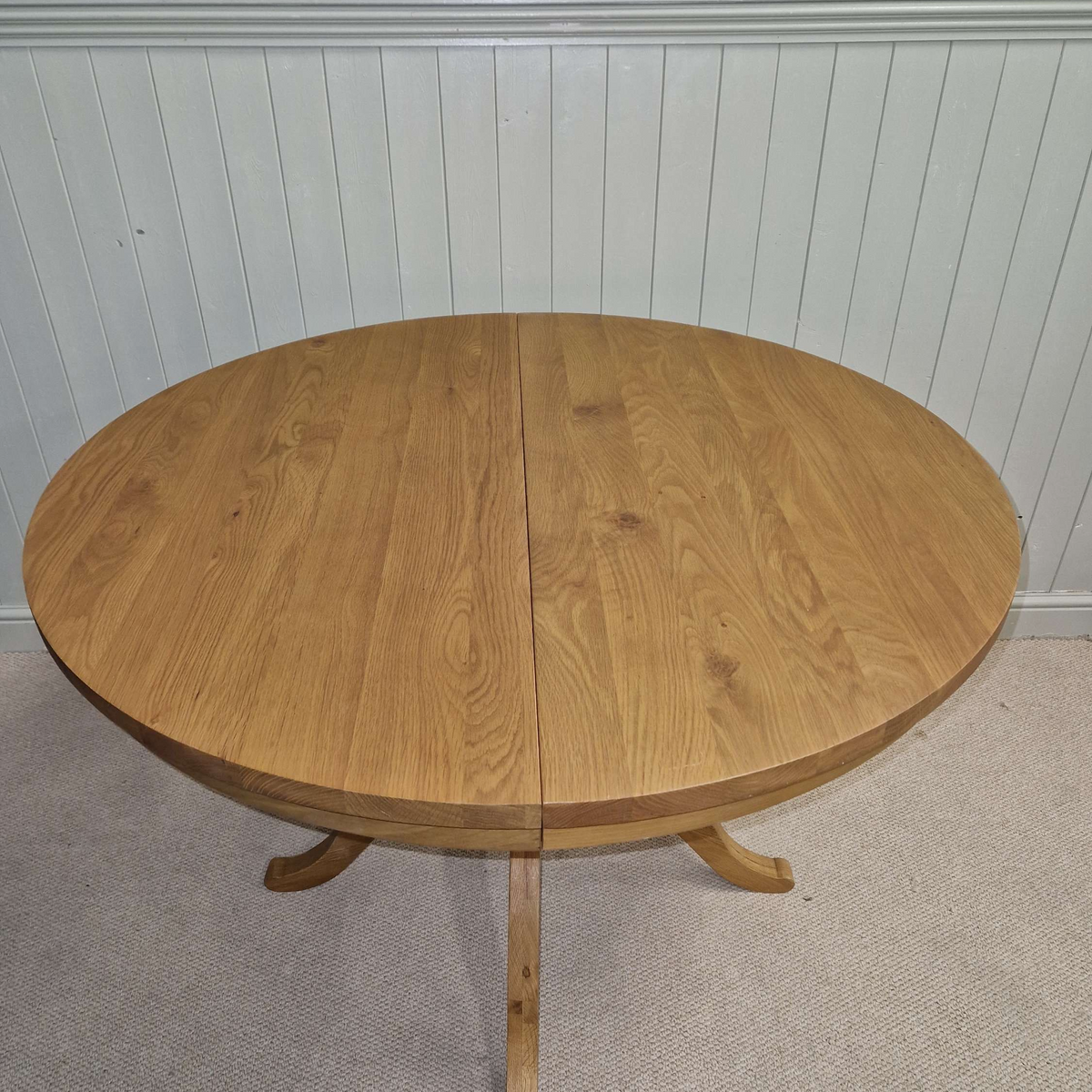 Elkstone Mellow Oak 4 - 6 Seater Round Extending Dining Table