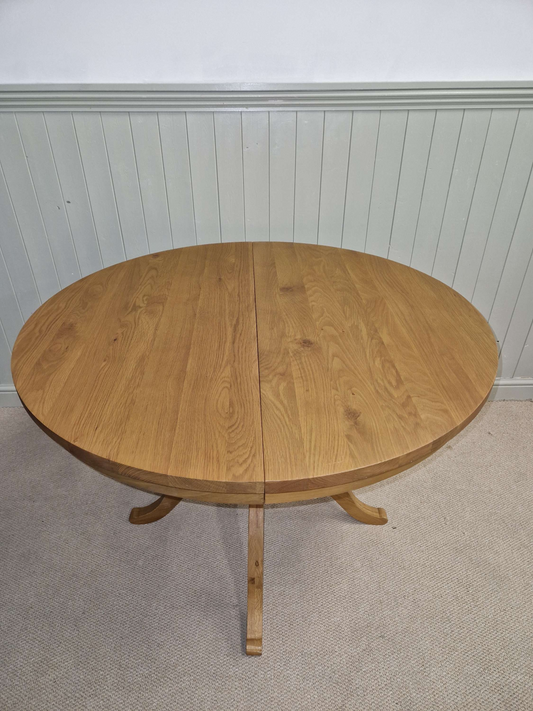 Elkstone Mellow Oak 4 - 6 Seater Round Extending Dining Table