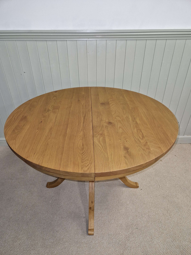 Elkstone Mellow Oak 4 - 6 Seater Round Extending Dining Table
