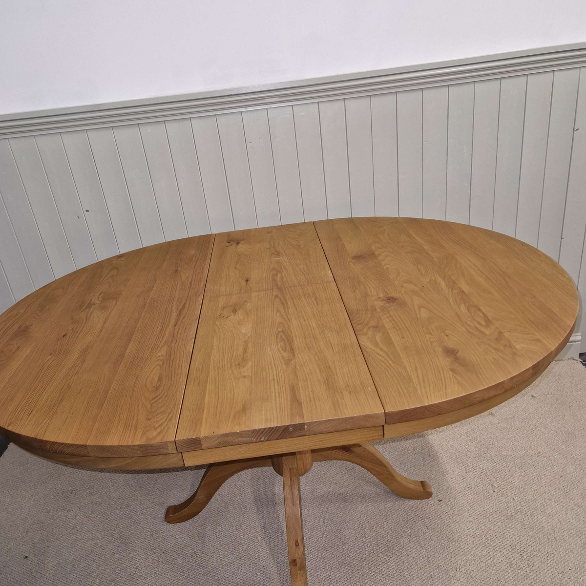 Elkstone Mellow Oak 4 - 6 Seater Round Extending Dining Table