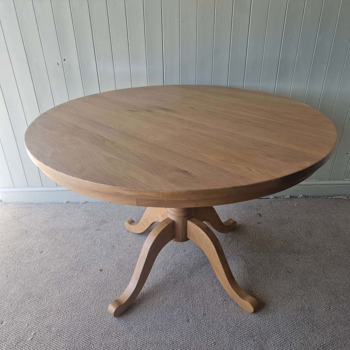 Elkstone Mellow Oak 4 - 6 Seater Round Extending Dining Table