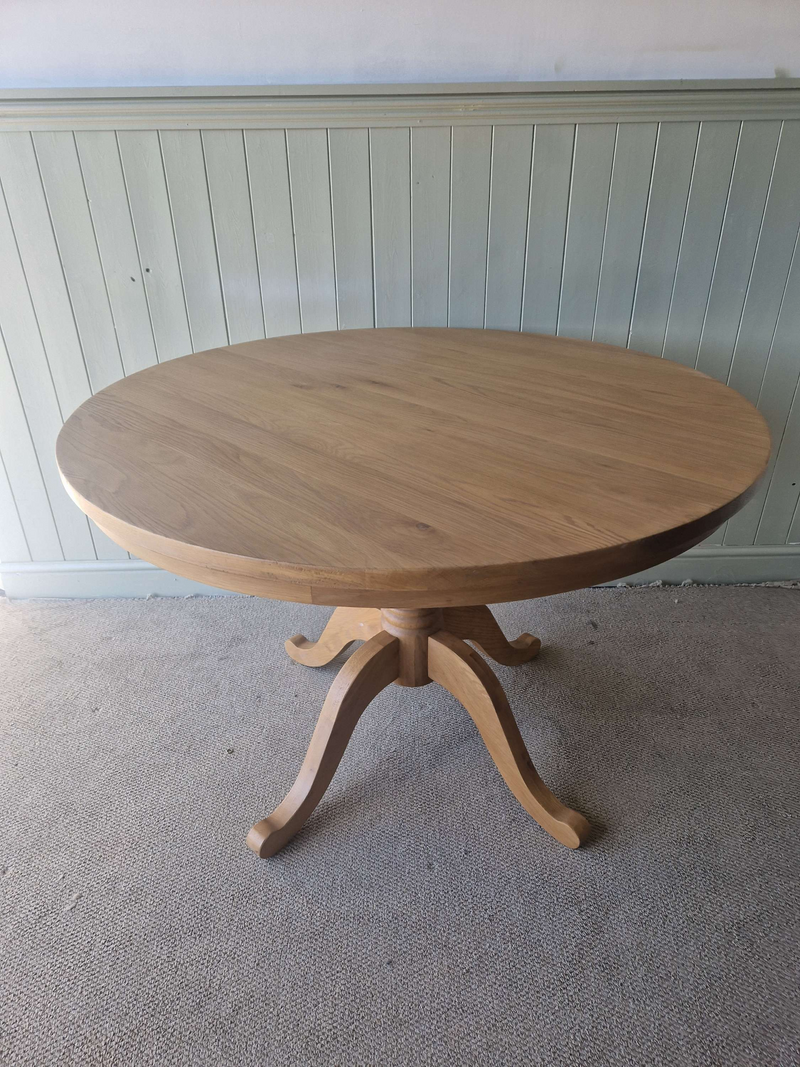 Elkstone Mellow Oak 4 - 6 Seater Round Extending Dining Table