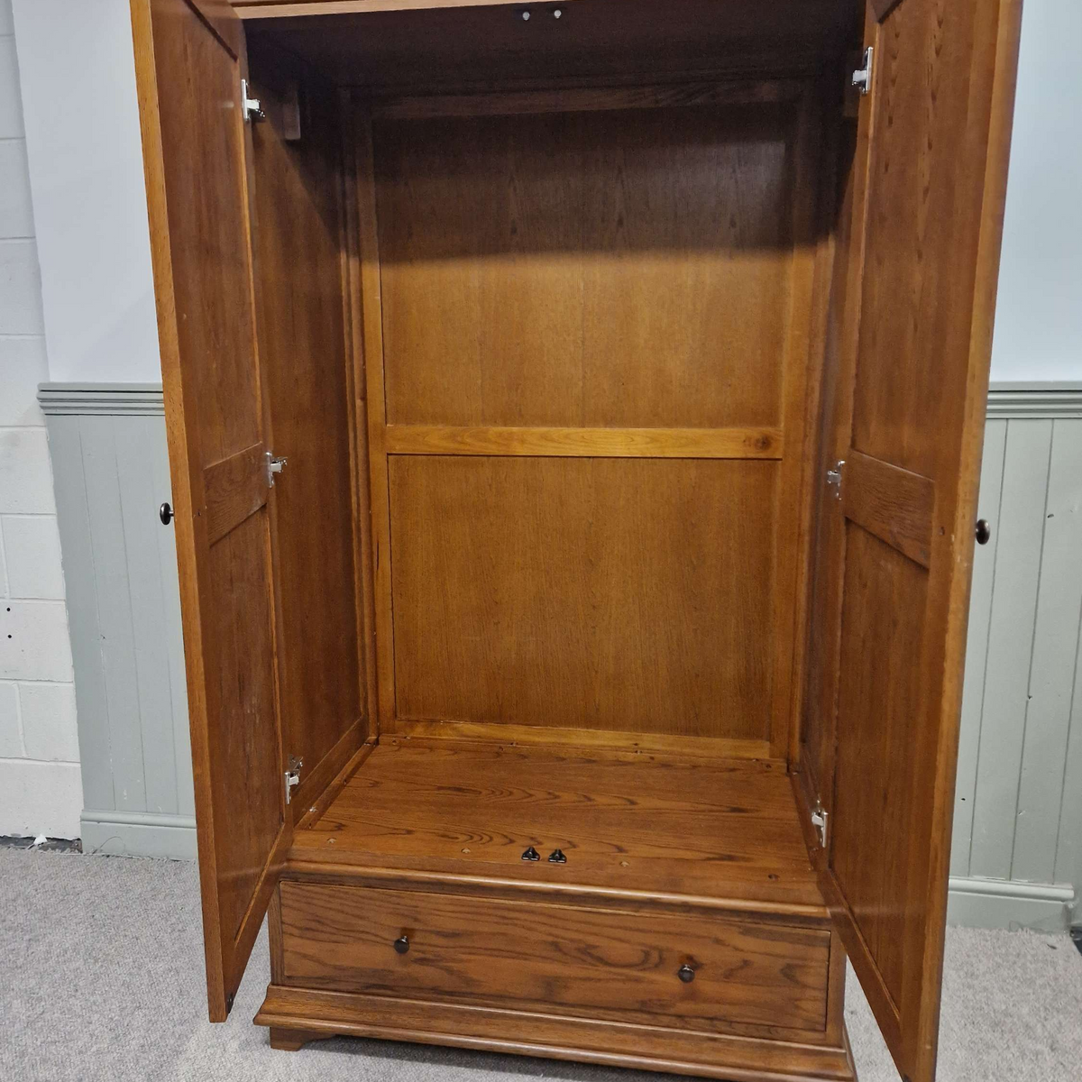 Winchcombe Dark Oak Double Wardrobe