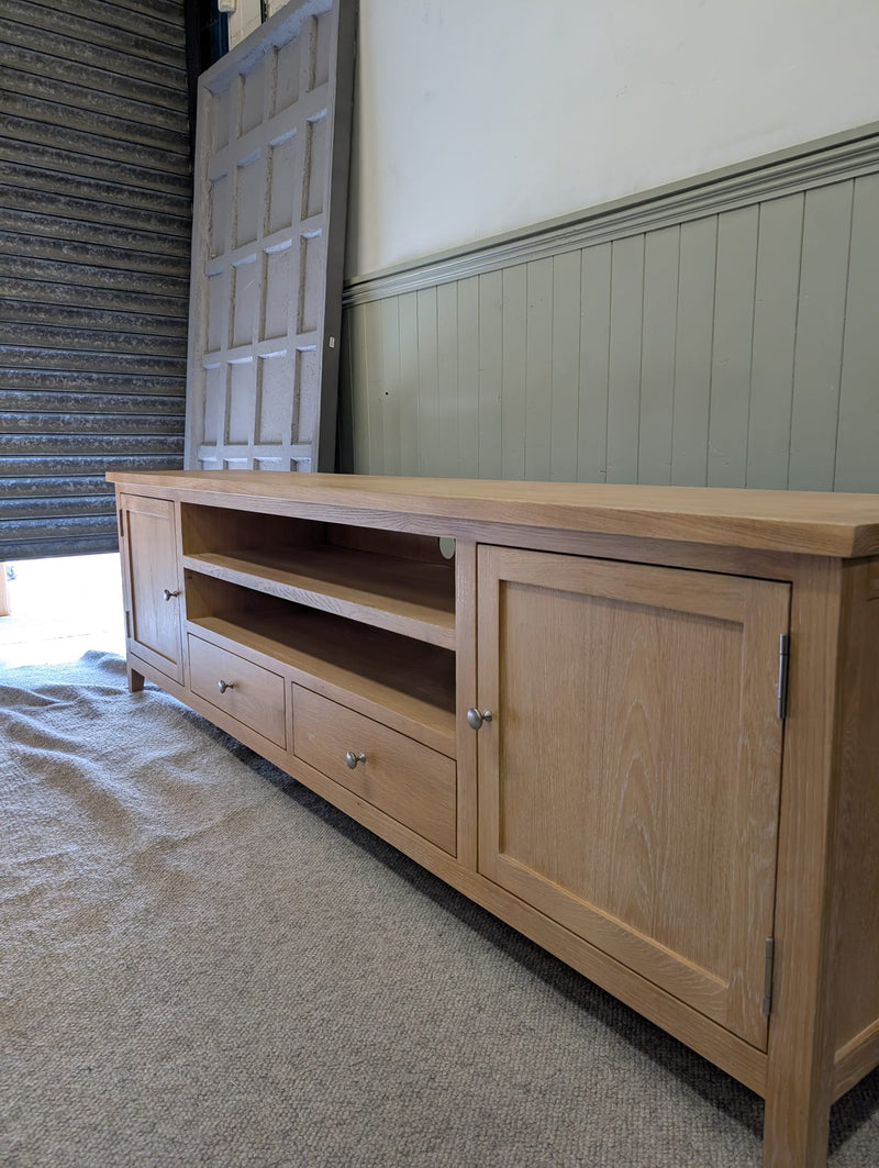 Inglesham Whitewash Oak XXL TV Stand up to 90"
