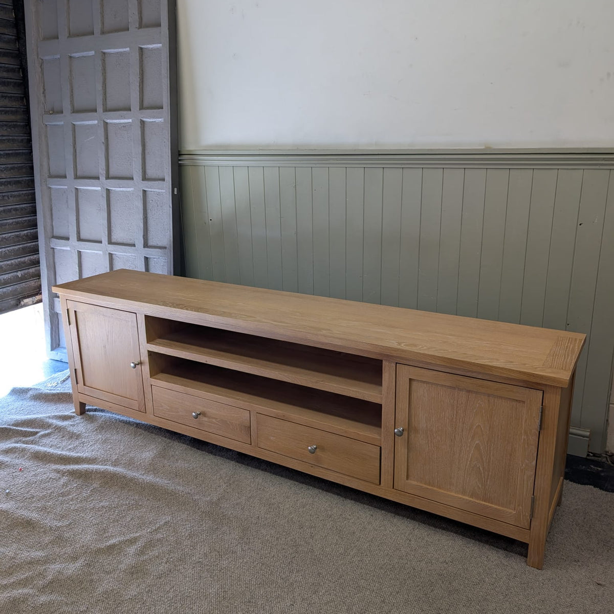 Inglesham Whitewash Oak XXL TV Stand up to 90"