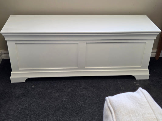 Chantilly Warm White Blanket Box
