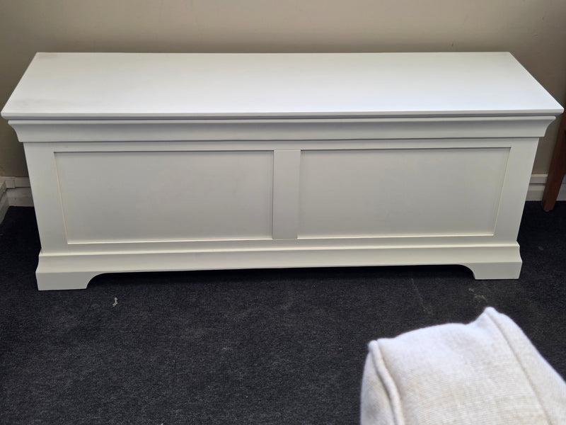 Chantilly Warm White Blanket Box