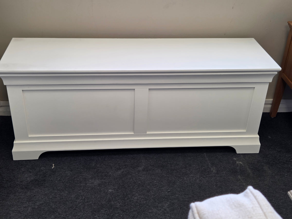 Chantilly Warm White Blanket Box