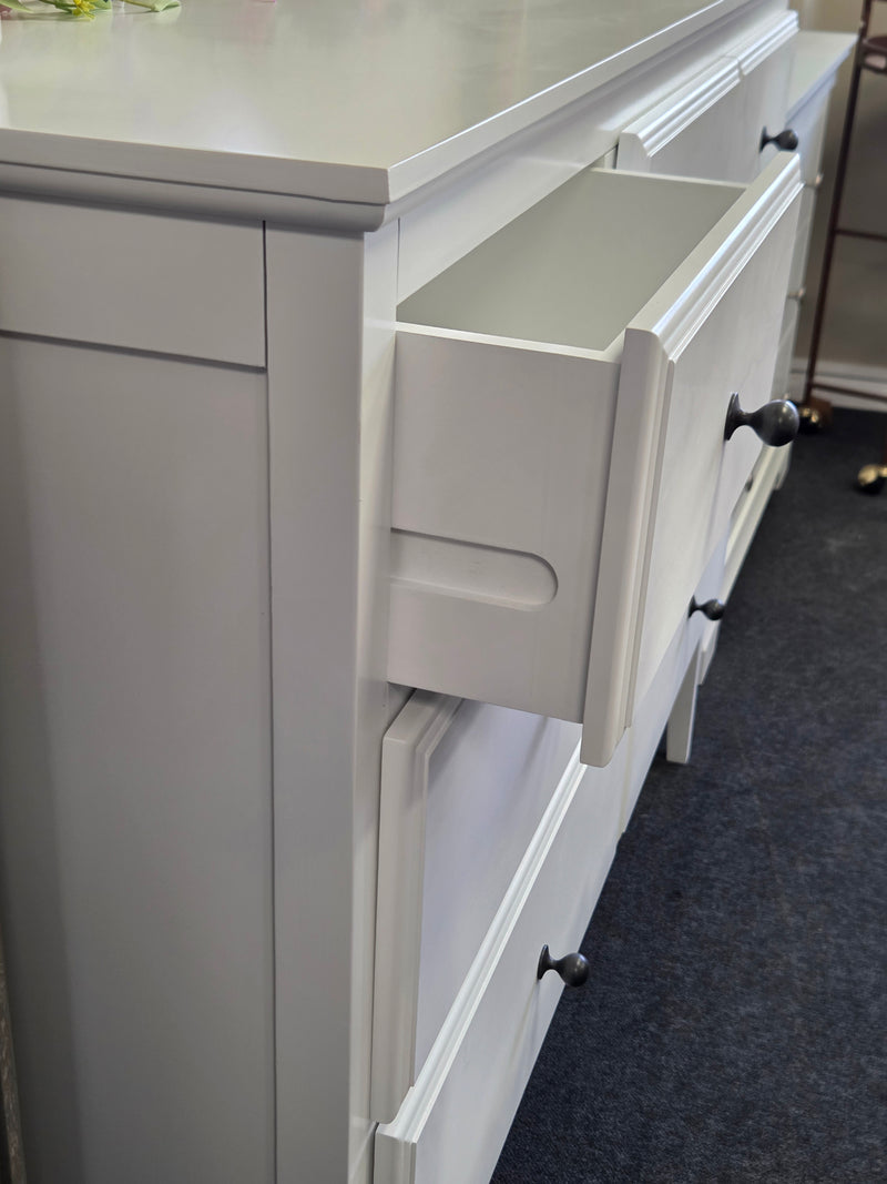 Winstone Pure White Low and Wide Chest