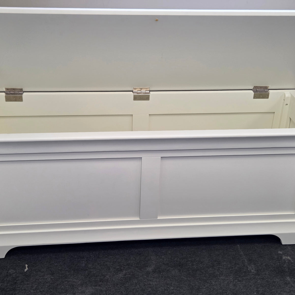 Chantilly Warm White Blanket Box