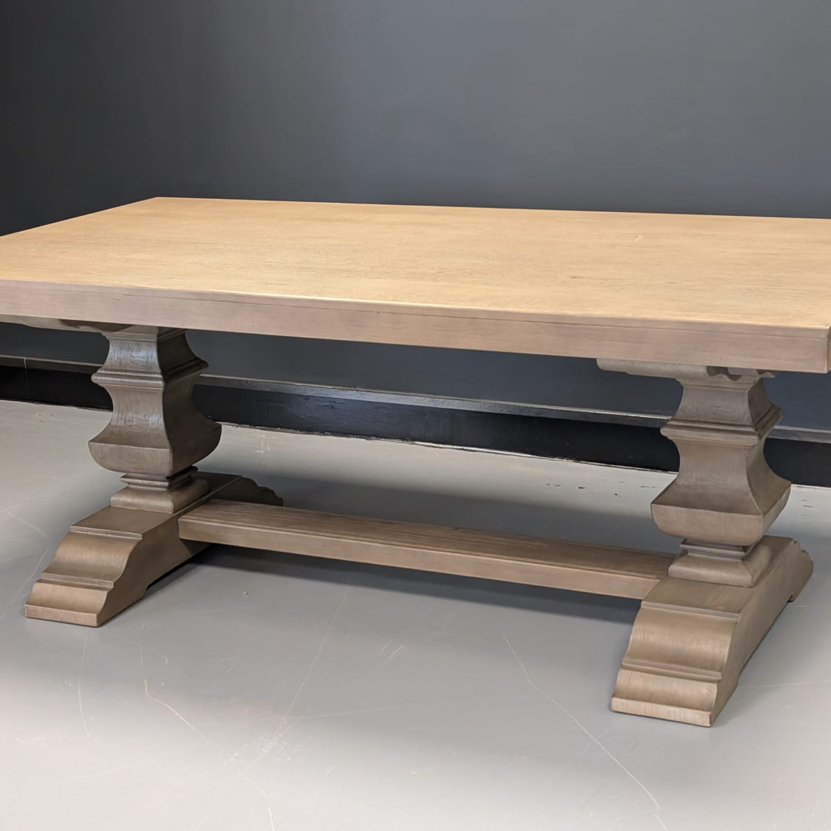 Banks Extending Dining Table (193 cm - 284 cm)