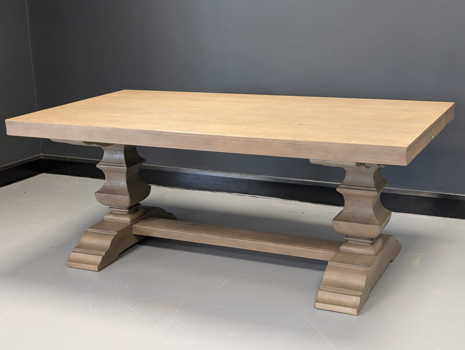 Banks Extending Dining Table (193 cm - 284 cm)