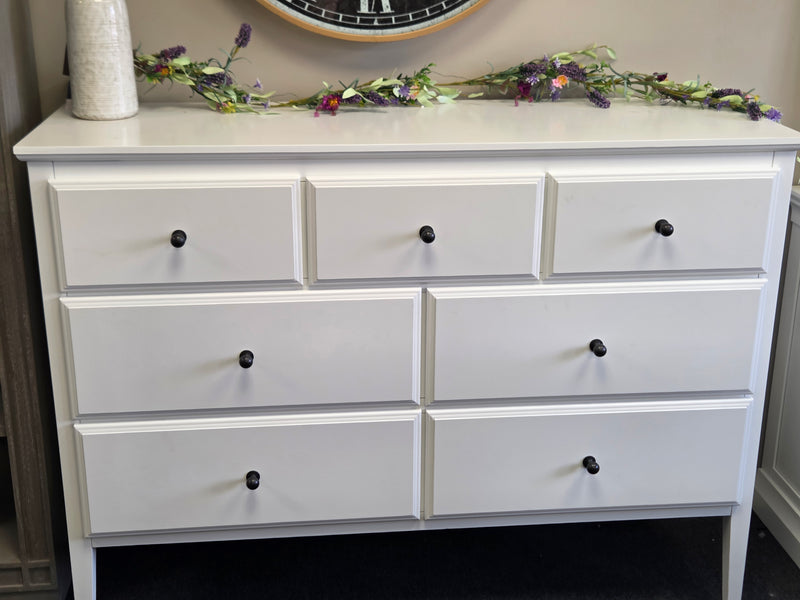 Winstone Pure White Low and Wide Chest