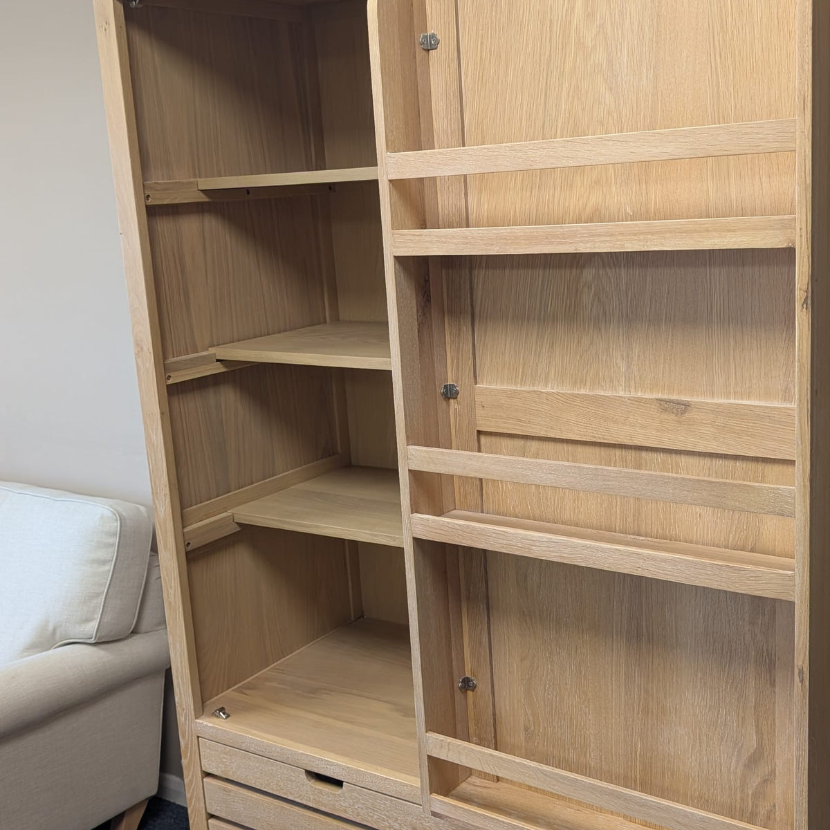 Inglesham Whitewash Oak Narrow Larder
