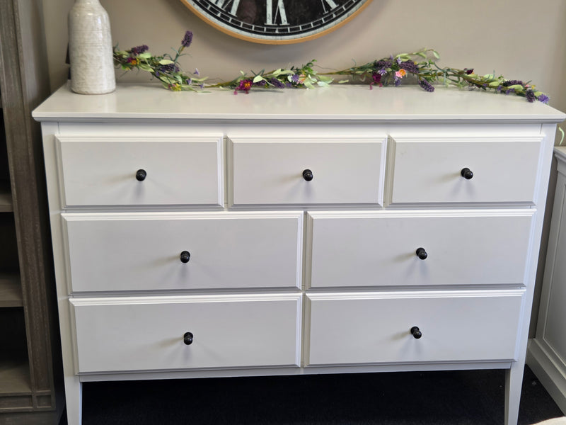 Winstone Pure White Low and Wide Chest